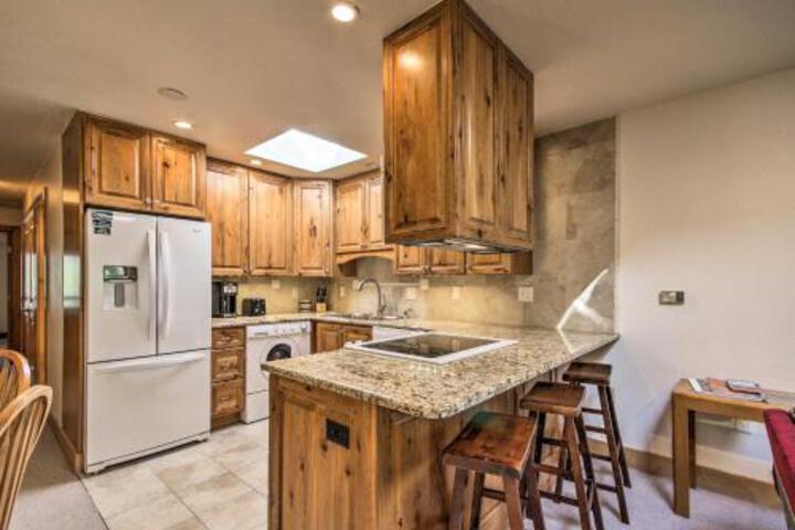 Aspen Condo W / Balcony & Fireplace Mins To Slopes! - thumb 5