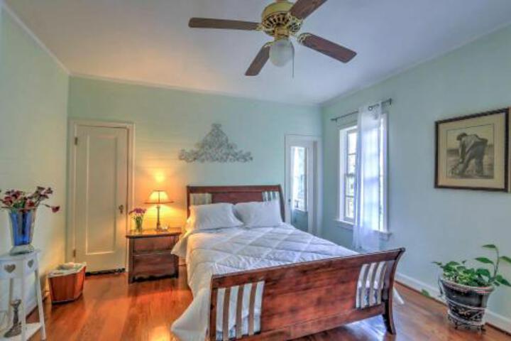 Stately Dallas Home W / Pool Patio & Entertainment! - thumb 5