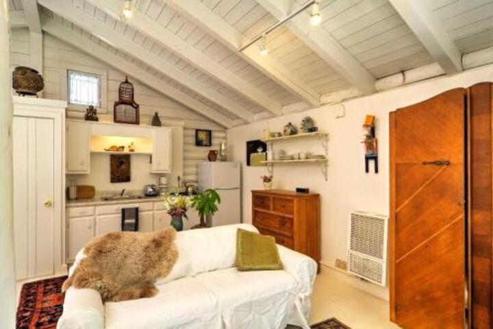 Private & Charming Santa Fe Studio Cabin W / Patio! - thumb 0