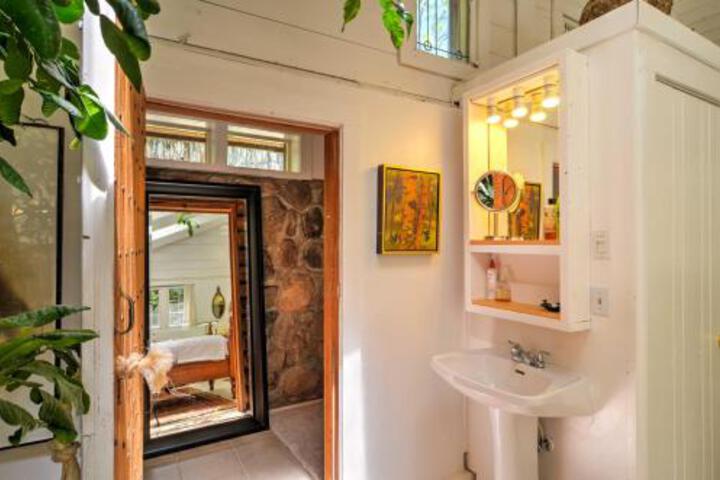 Private & Charming Santa Fe Studio Cabin W / Patio! - thumb 3