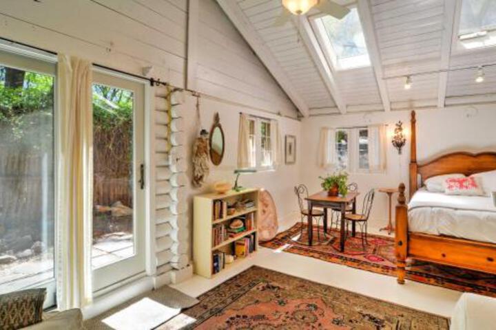 Private & Charming Santa Fe Studio Cabin W / Patio! - thumb 4