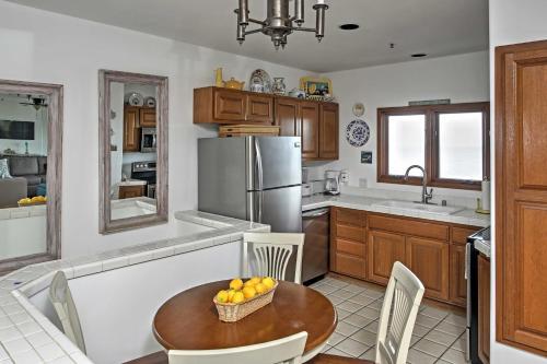 Quiet Avalon Townhome Villa W / Ocean View & Balcony - thumb 3