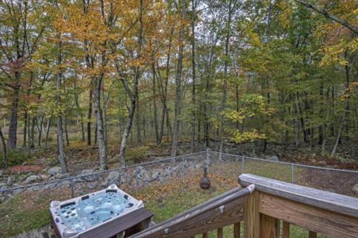 Bushkill Home W / Private Hot Tub Deck & Pool Table - thumb 0