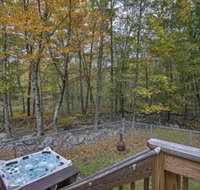 Bushkill Home w / Private Hot Tub Deck  Pool Table - Tourism Bookings
