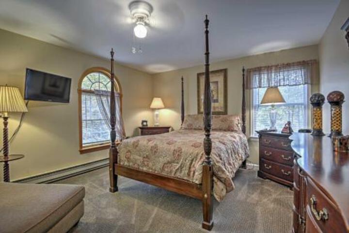 Bushkill Home W / Private Hot Tub Deck & Pool Table - thumb 4