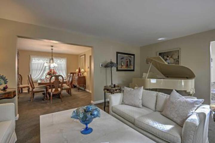 Bushkill Home W / Private Hot Tub Deck & Pool Table - thumb 1