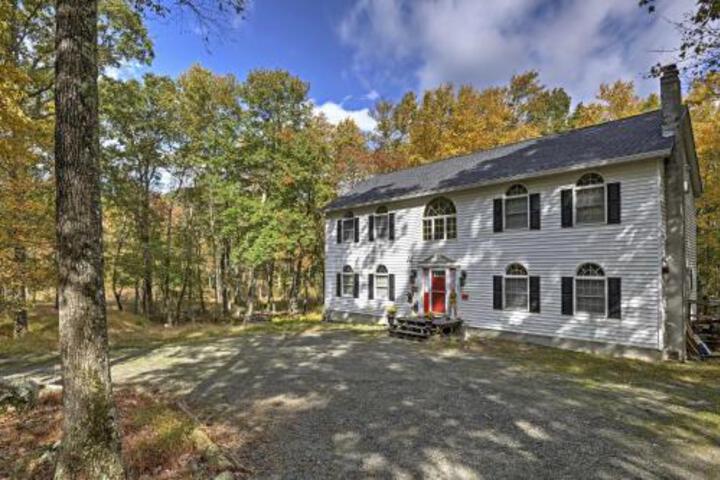 Bushkill Home W / Private Hot Tub Deck & Pool Table - thumb 3