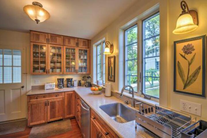 Lakefront Hopatcong House W / Large Porch & Dock! - thumb 6