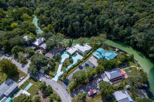 Riverfront Weeki Wachee Home W / Big Yard & Lanai! - thumb 4