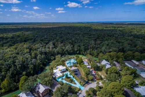Riverfront Weeki Wachee Home W / Big Yard & Lanai! - thumb 2