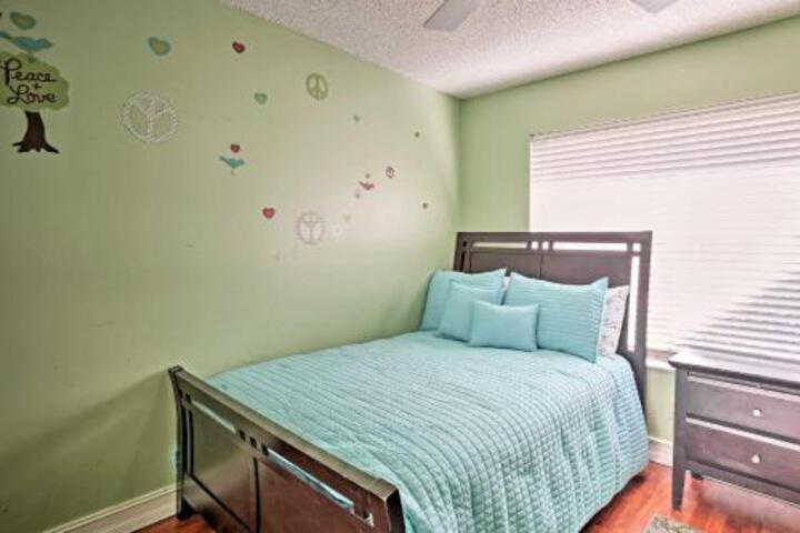 Spacious North Miami Beach House W / Pool & Gazebo! - thumb 0