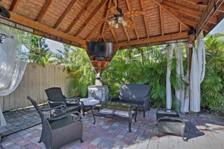 Spacious North Miami Beach House W / Pool & Gazebo! - thumb 1