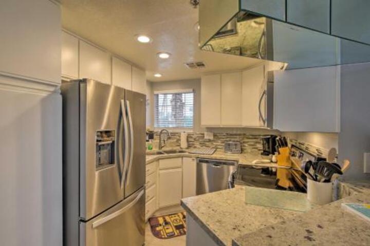 Modern Palm Springs Condo W / Pool & Hot Tub Access! - thumb 5