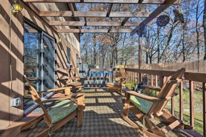 Poconos Home W / Fire Pit Hot Tub Deck & Grill! - thumb 6