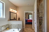 Charming Point Venture House w / Pool  Lake Access