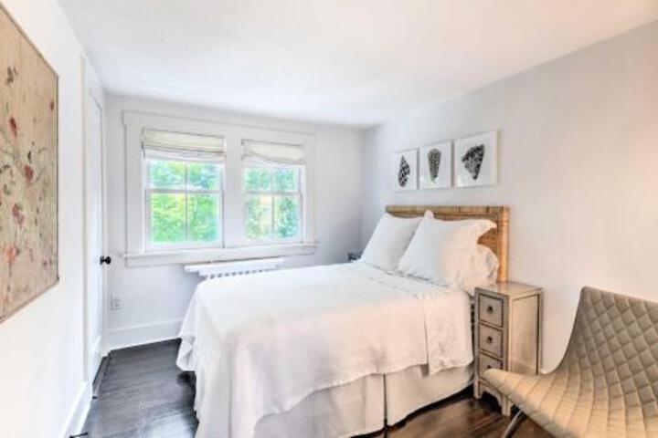 Southampton Home W / Pool & Deck 5 Minutes To Beach