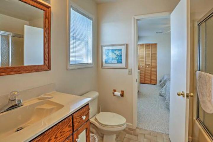 Sunset Beach Home W / Deck & Views Steps To Beach! - thumb 4