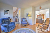 Cape Cod Home w / Fire Pit  Grills Near Beaches