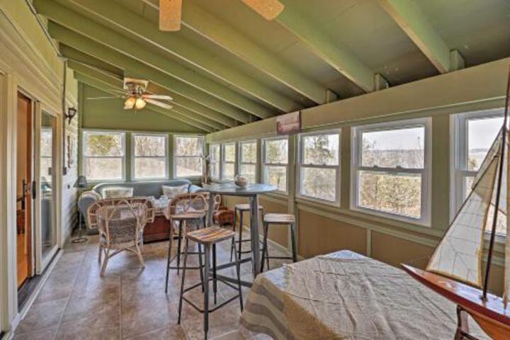 Home Near Owasco Lake W / Grill Fire Pit & 3 Kayaks! - thumb 1