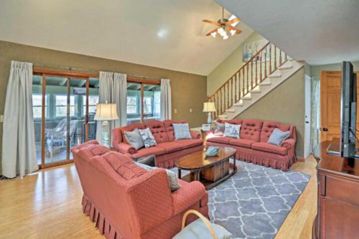 Home Near Owasco Lake W / Grill Fire Pit & 3 Kayaks! - thumb 0