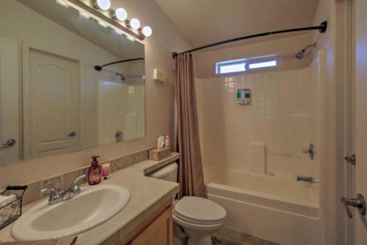 Cozy Clearlake Oaks Home W / Game Room Dock & Deck! - thumb 5