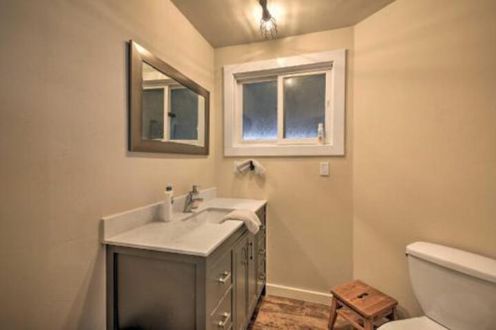 Lakefront Home W / Dock & Hot Tub Near Schweitzer! - thumb 5