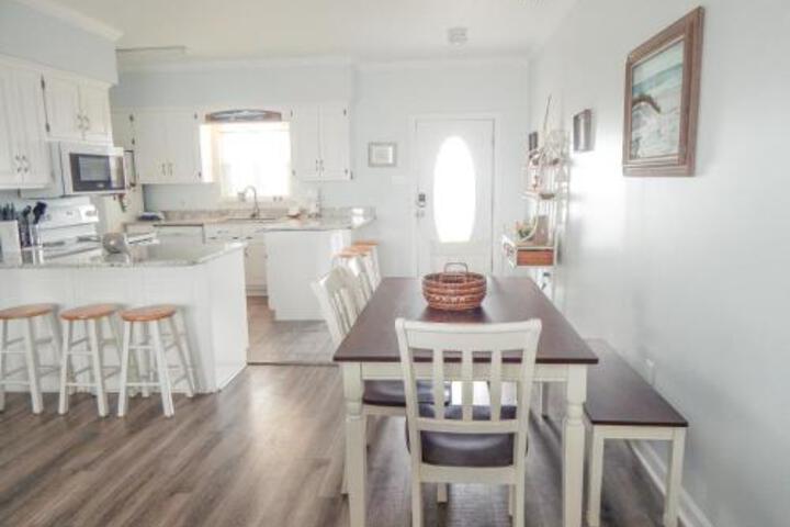 042 North Shore Home - thumb 2