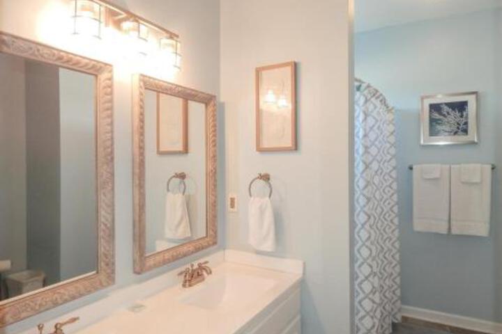 042 North Shore Home - thumb 4