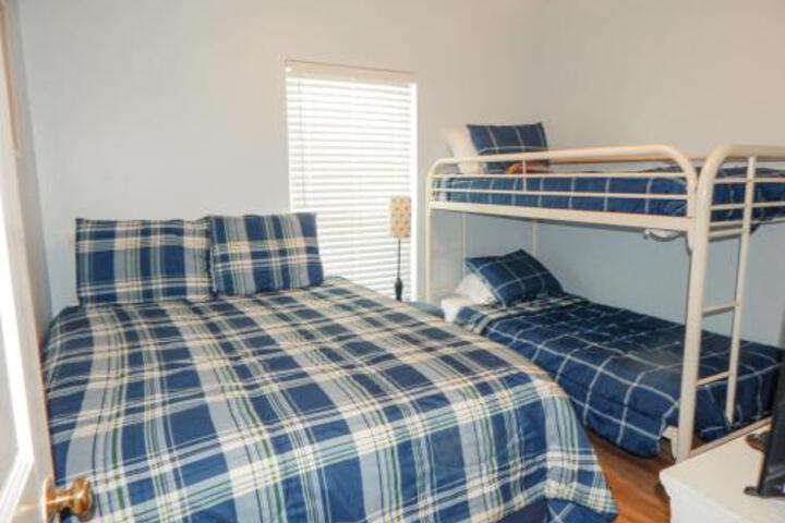 042 North Shore Home - thumb 3