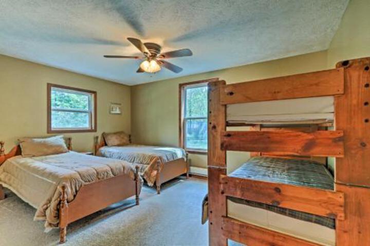 3 Story Lake Harmony Resort Chalet Fire Pit & Deck - thumb 4