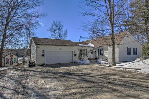 Locke Lake Home W / Private Beach Dock & Rafts! - thumb 2