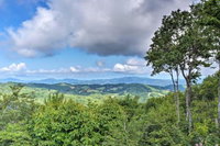 House of Views in Beech Mountain w / Hot Tub Deck