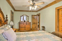 Damascus Home w / Fire Pit  Views Walk to Shops