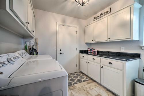 Casual Yet Elegant Spacious NW Oklahoma City Home - thumb 5