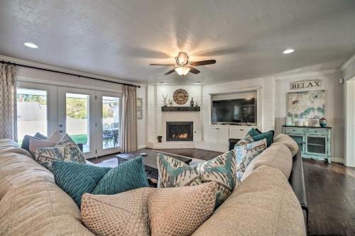 Casual Yet Elegant Spacious NW Oklahoma City Home - thumb 0