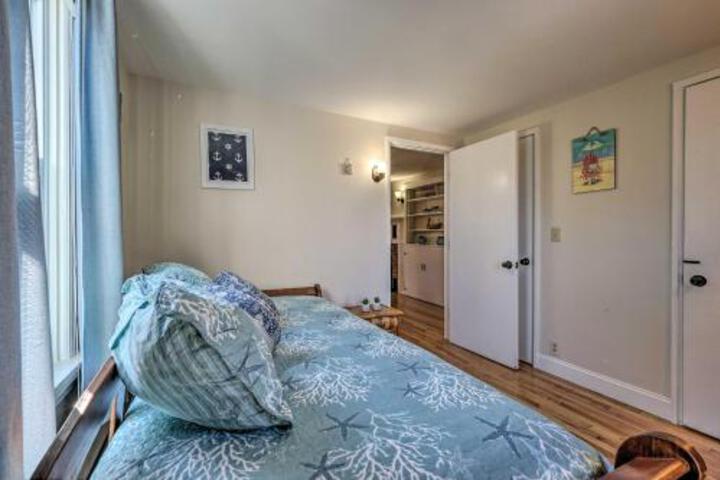 Eastham Home W / Outdoor Shower 10 Mins To Beach! - thumb 6