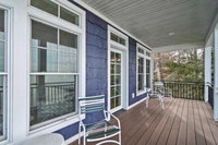 Lakefront Cadillac Home w / Balcony Mins to Hiking