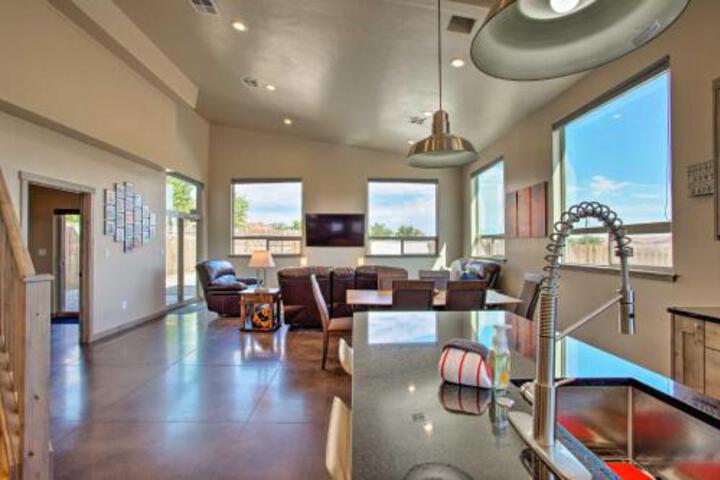 Upscale Moab Townhome W / Hot Tub 20 Min To Arches - thumb 5