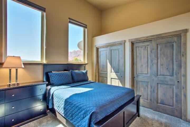 Upscale Moab Townhome W / Hot Tub 20 Min To Arches - thumb 1