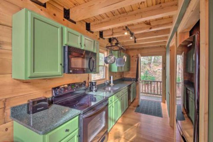 Beech Mountain Cabin W / 180Â° Views Near Hiking! - thumb 4