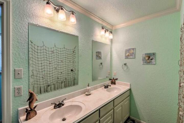 Oceanfront Sea Dreams Beach House By Jetty Park! - thumb 2