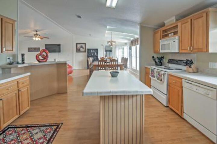 Waterfront Lakehills Home W / Pvt Dock & Lake Views - thumb 6