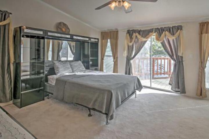 Waterfront Lakehills Home W / Pvt Dock & Lake Views - thumb 4