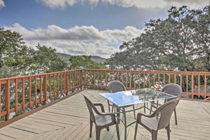 Waterfront Lakehills Home W / Pvt Dock & Lake Views - thumb 1