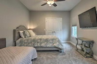 Upscale Home on Lake Placid w / Deck Dock Fire Pit