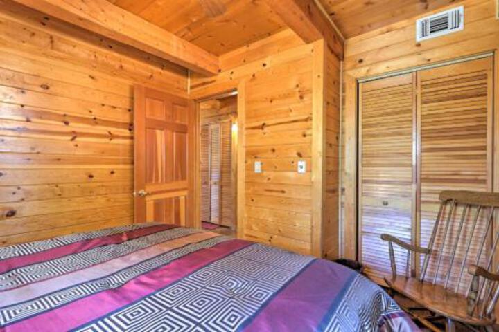 Charming Rustic Cabin In The Pines W / Deck & Views! - thumb 0