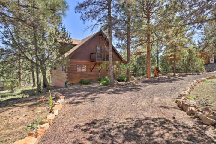 Charming Rustic Cabin In The Pines W / Deck & Views! - thumb 1