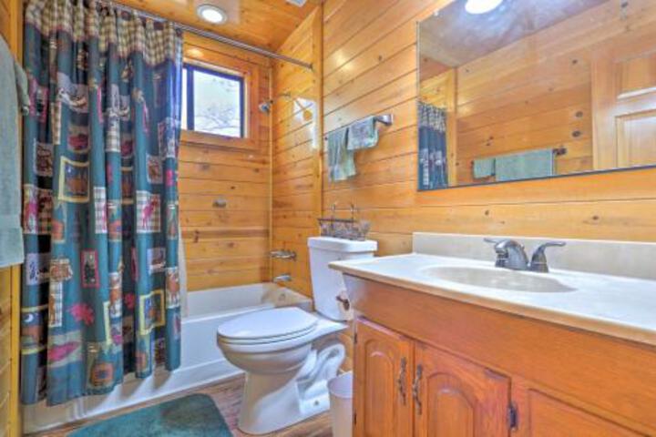 Charming Rustic Cabin In The Pines W / Deck & Views! - thumb 5
