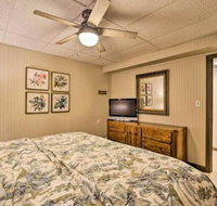 Riverfront Decatur Home w / Private Pool & Dock! - Hotels Santiago