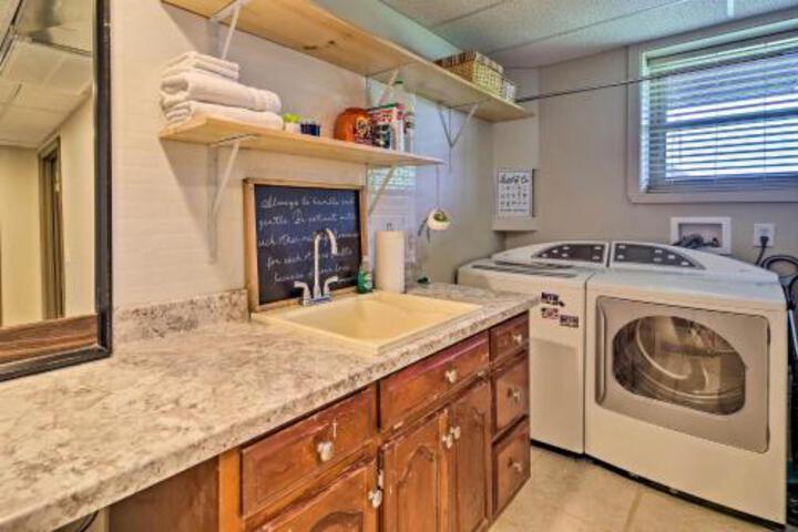 Riverfront Decatur Home W / Private Pool & Dock! - thumb 1